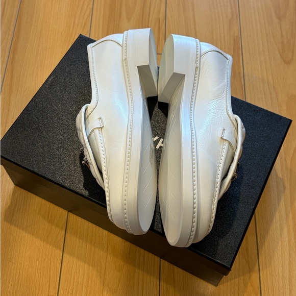 CHANEL NIB White CC Turnlock Loafers Quilted Shiny Lambskin 38.5 8.5 Blanc - Picture 8 of 12